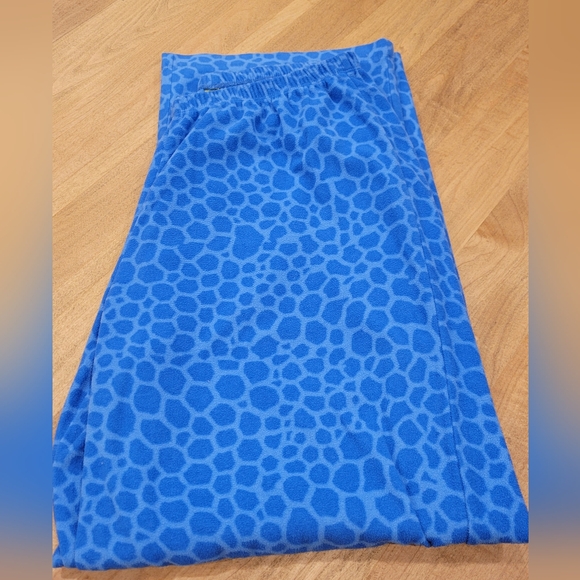 HUE Polarbear PJ top and bottoms - M - Picture 3 of 4